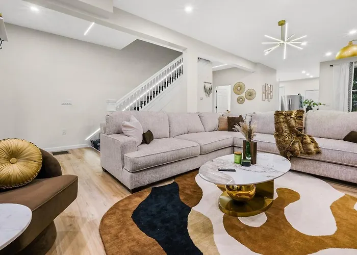 Holiday home Trendy East End Escape With Bath And Game Loft With Foosball And Poker Pittsburgh