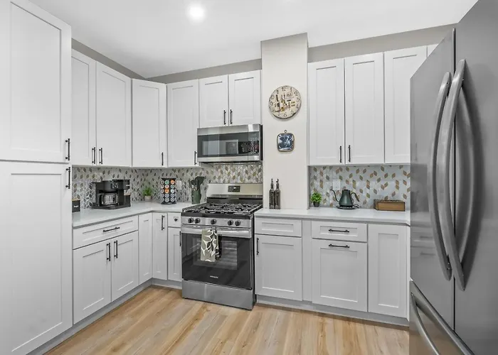 Holiday home Trendy East End Escape With Bath And Game Loft With Foosball And Poker Pittsburgh