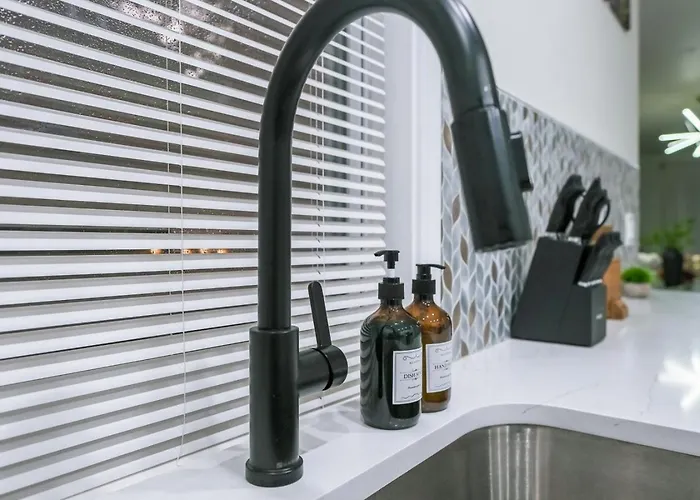 Trendy East End Escape With Bath And Game Loft With Foosball And Poker Pittsburgh