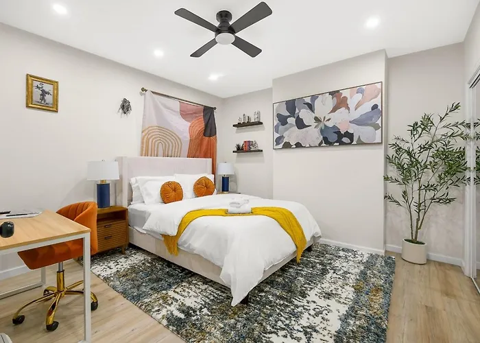 Holiday home Trendy East End Escape With Bath And Game Loft With Foosball And Poker *