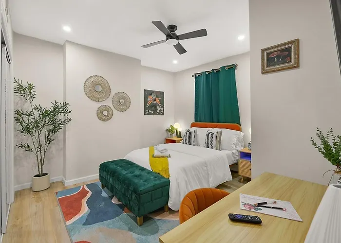 Trendy East End Escape With Bath And Game Loft With Foosball And Poker Holiday home Pittsburgh