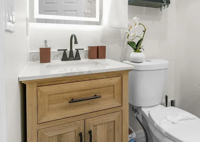 Holiday home Trendy East End Escape With Bath And Game Loft With Foosball And Poker Pittsburgh